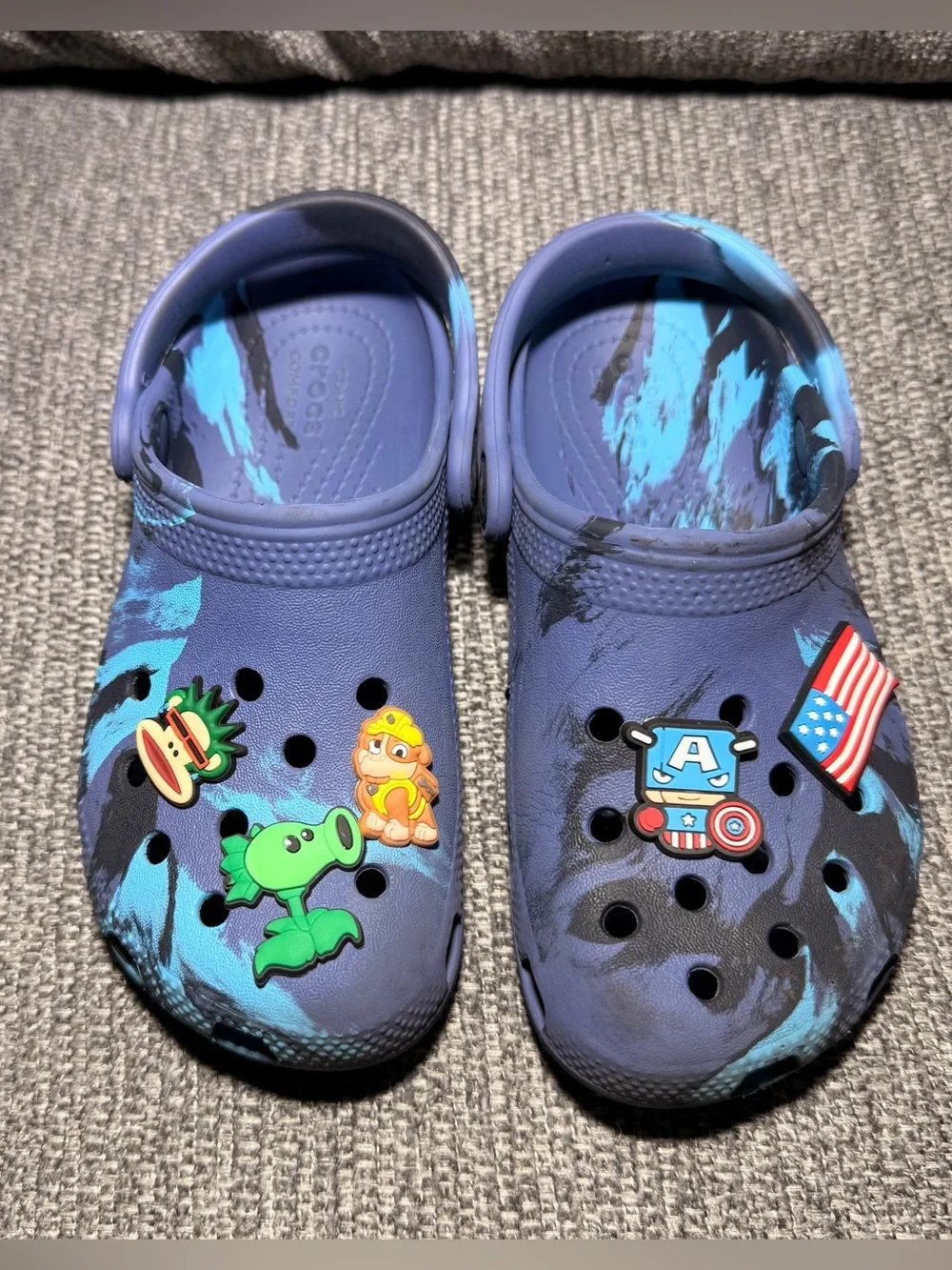 Crocs Kids' Classic Marbled Clogs in a navy and blue  size C13